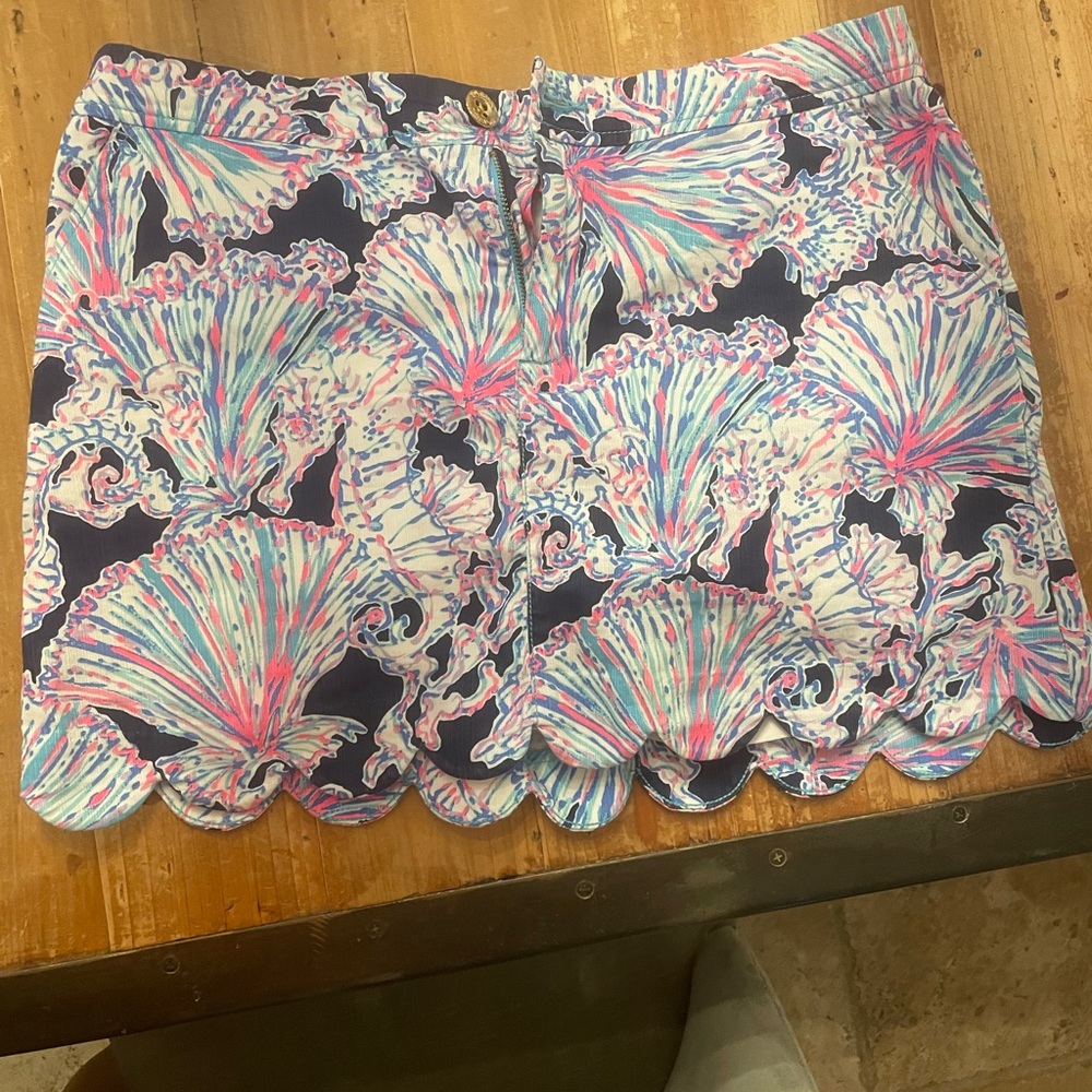 Size 8 Lilly Pulitzer skirt.  Gently worn